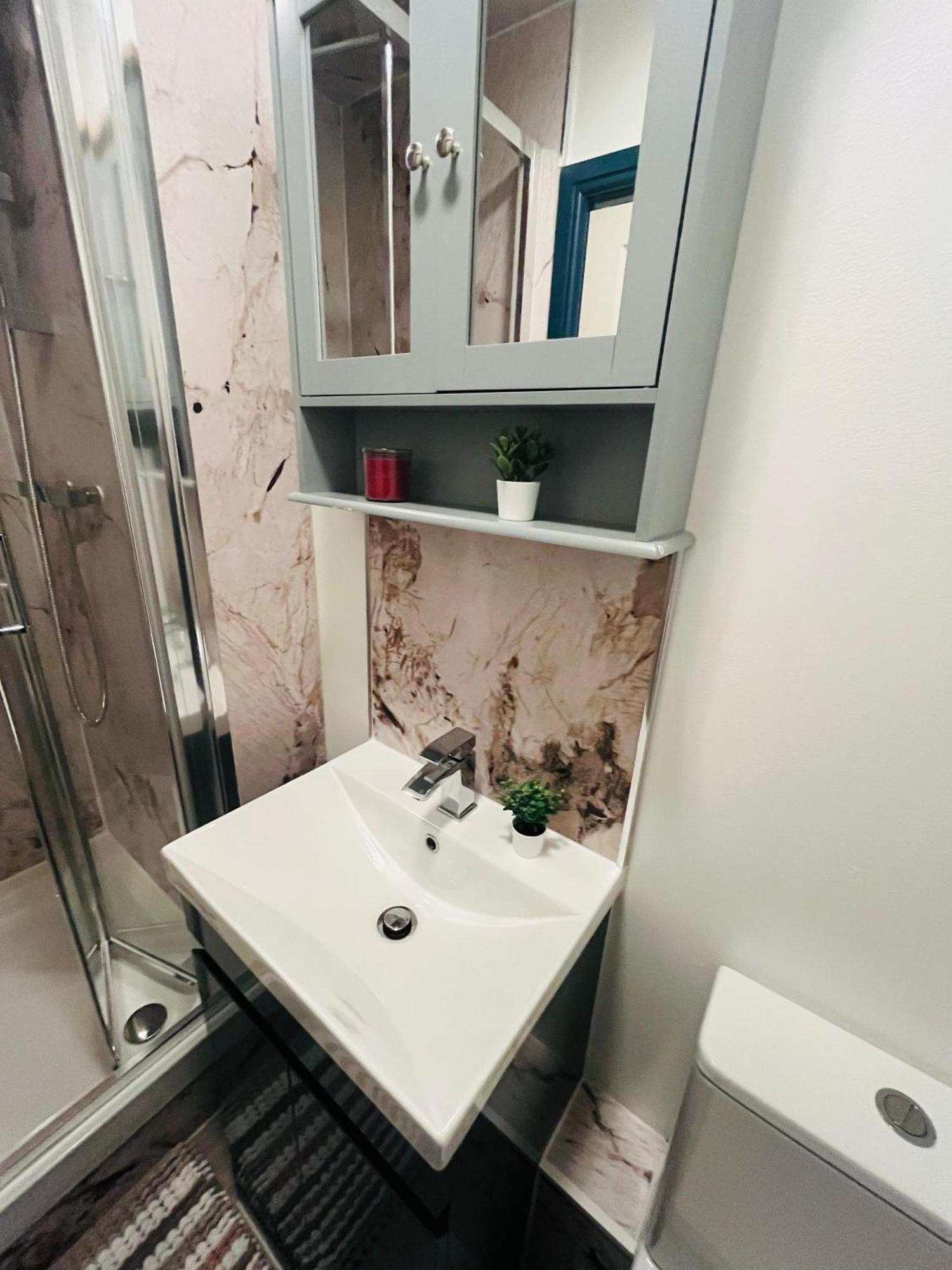 London Budget Rooms 603 Bilik gambar