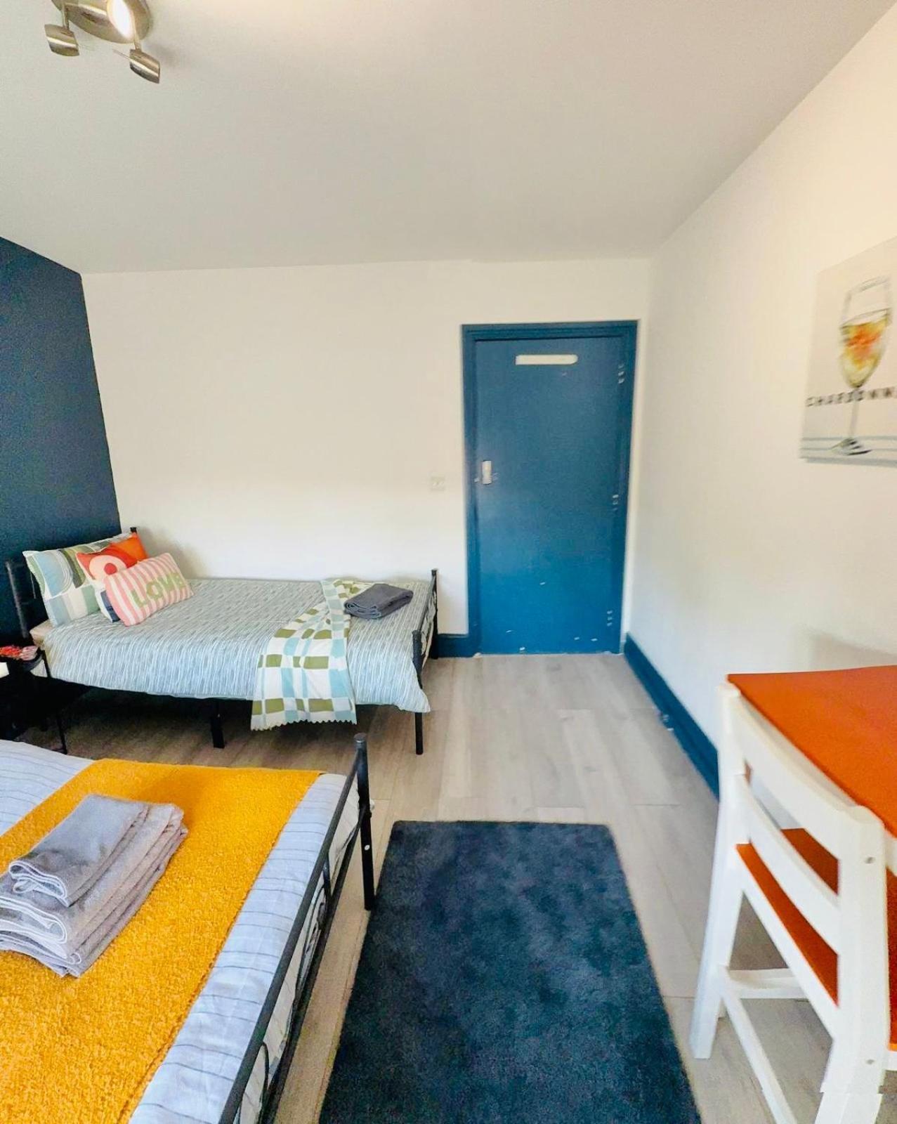 London Budget Rooms 603 Bilik gambar